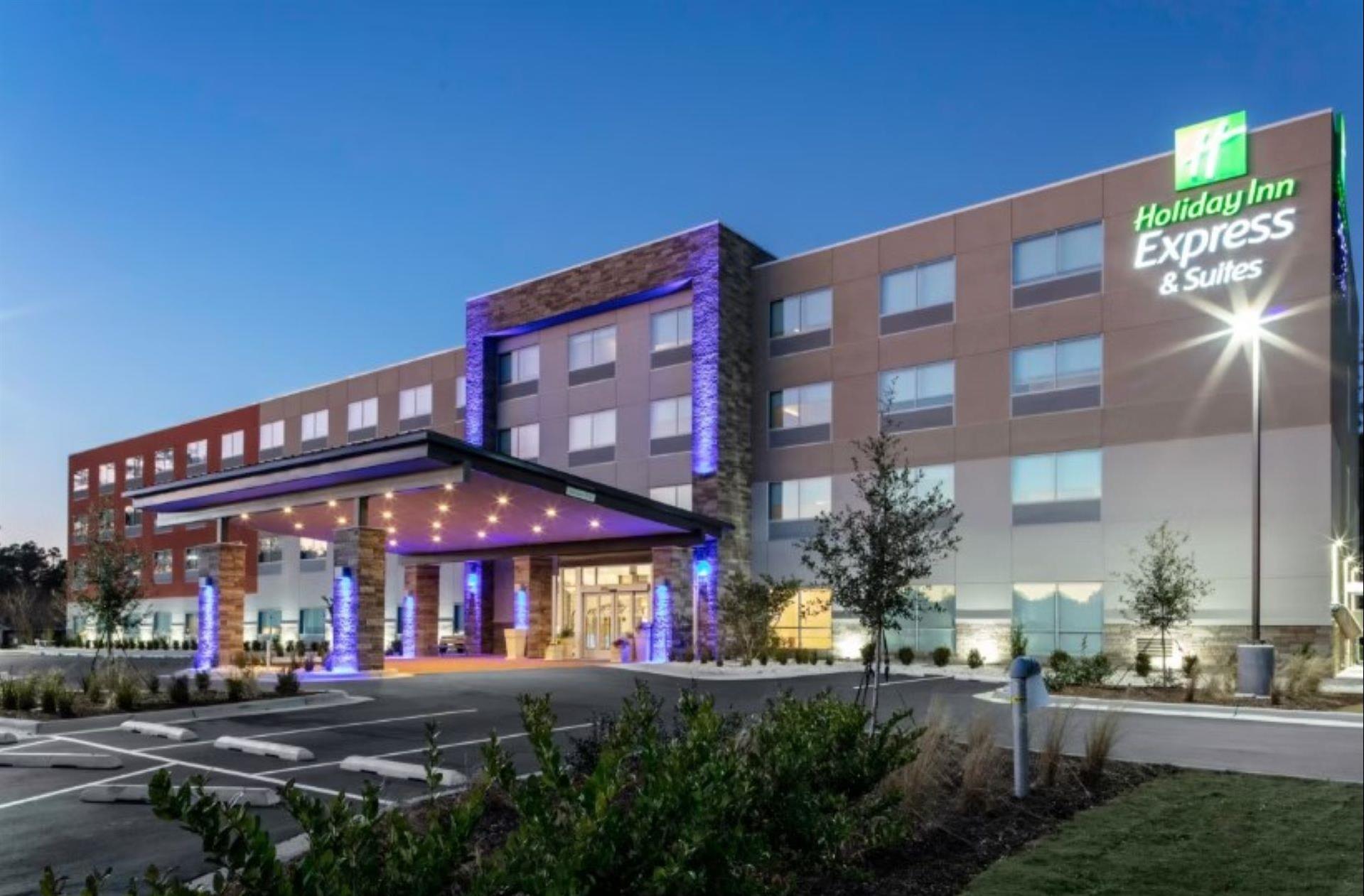 Holiday Inn Express & Suites Wilmington West - Medical Park in Wilmington, NC