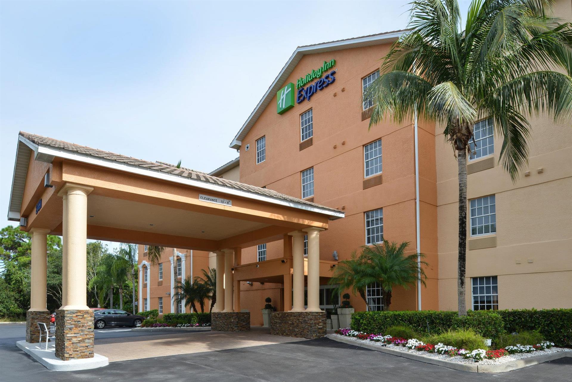 Holiday Inn Express & Suites Naples North - Bonita Springs in Bonita Springs, FL