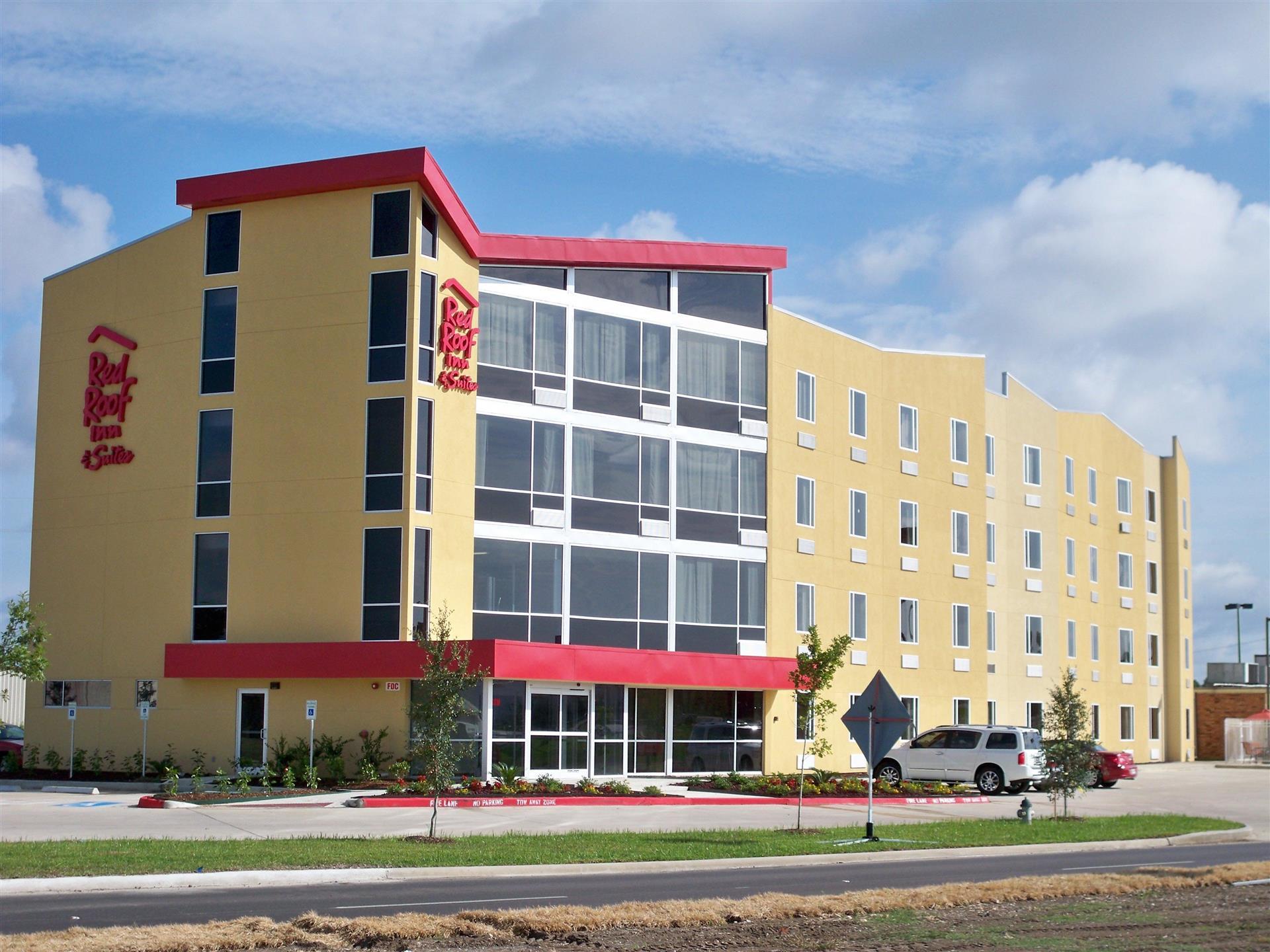 Red Roof Inn & Suites Beaumont in Beaumont, TX