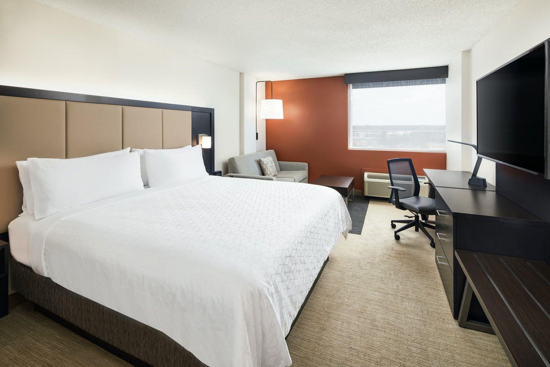 Holiday Inn Express Richmond - Midtown in Richmond, VA