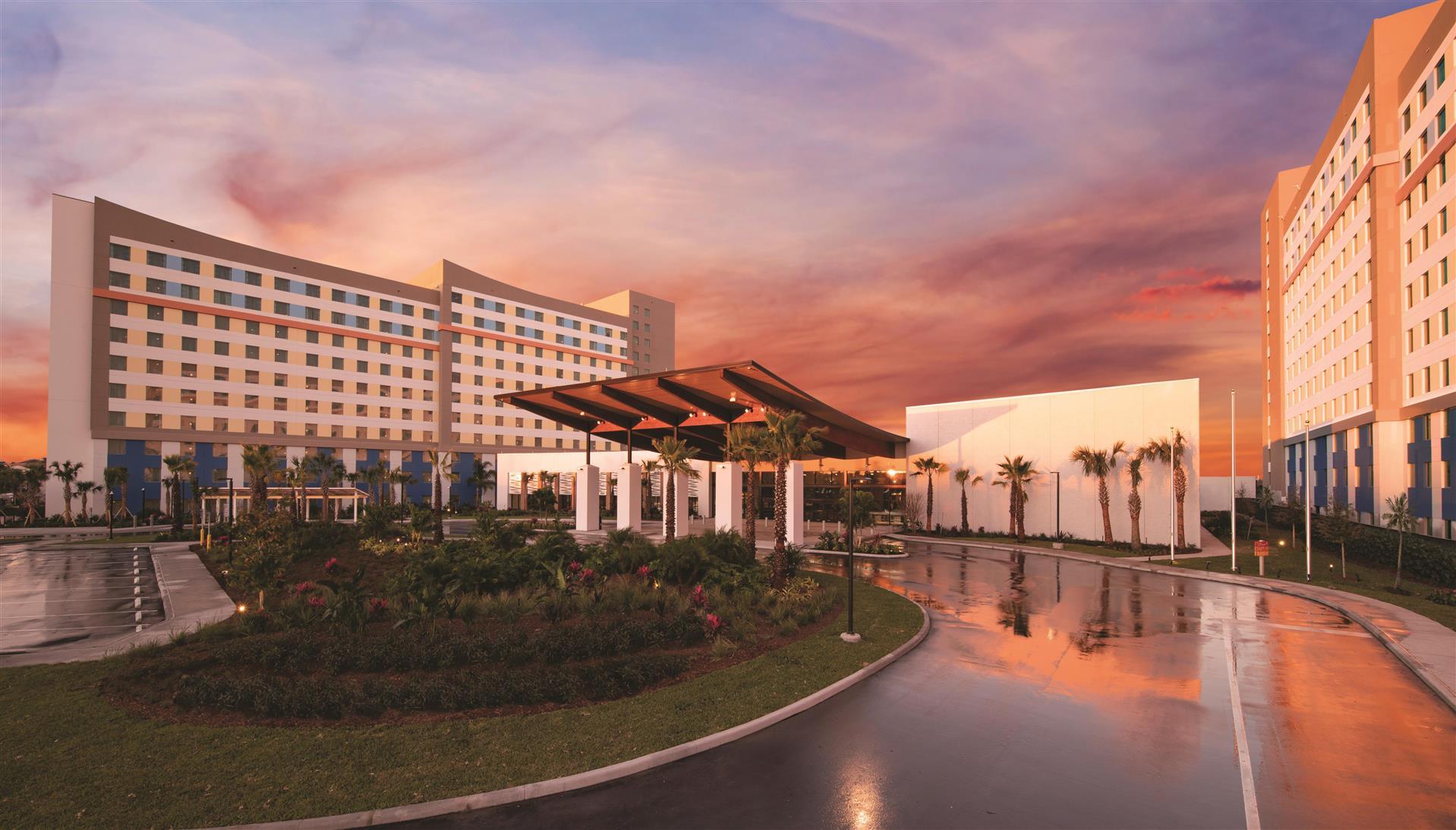 Universal's Endless Summer Resort – Dockside Inn and Suites in Orlando, FL