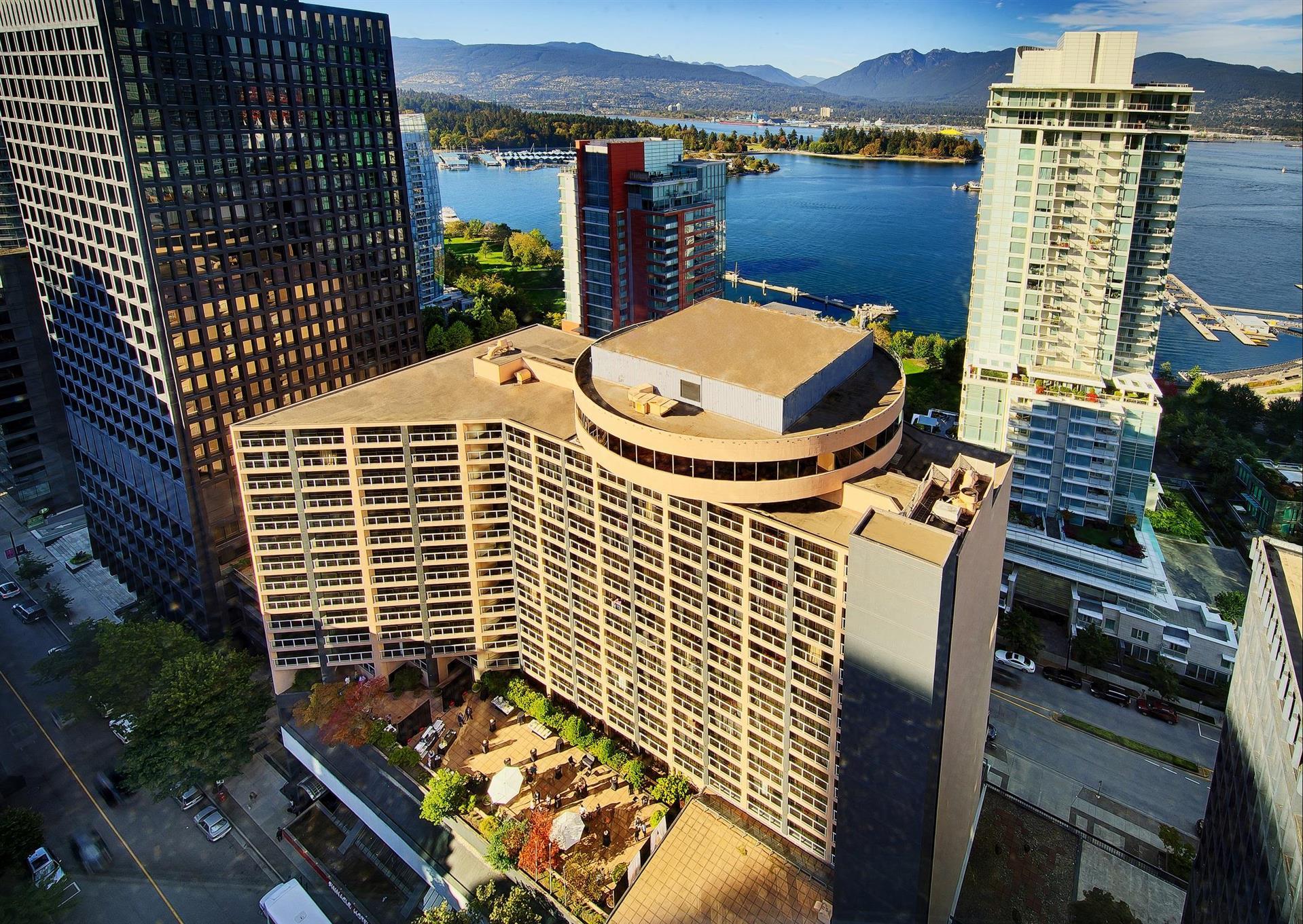 Pinnacle Hotel Harbourfront in Vancouver, BC