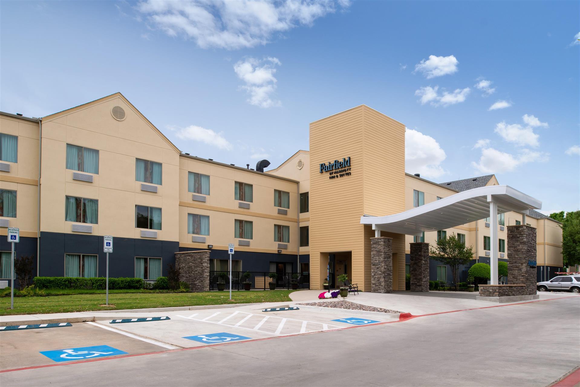 Fairfield Inn & Suites Arlington Near Six Flags in Arlington, TX