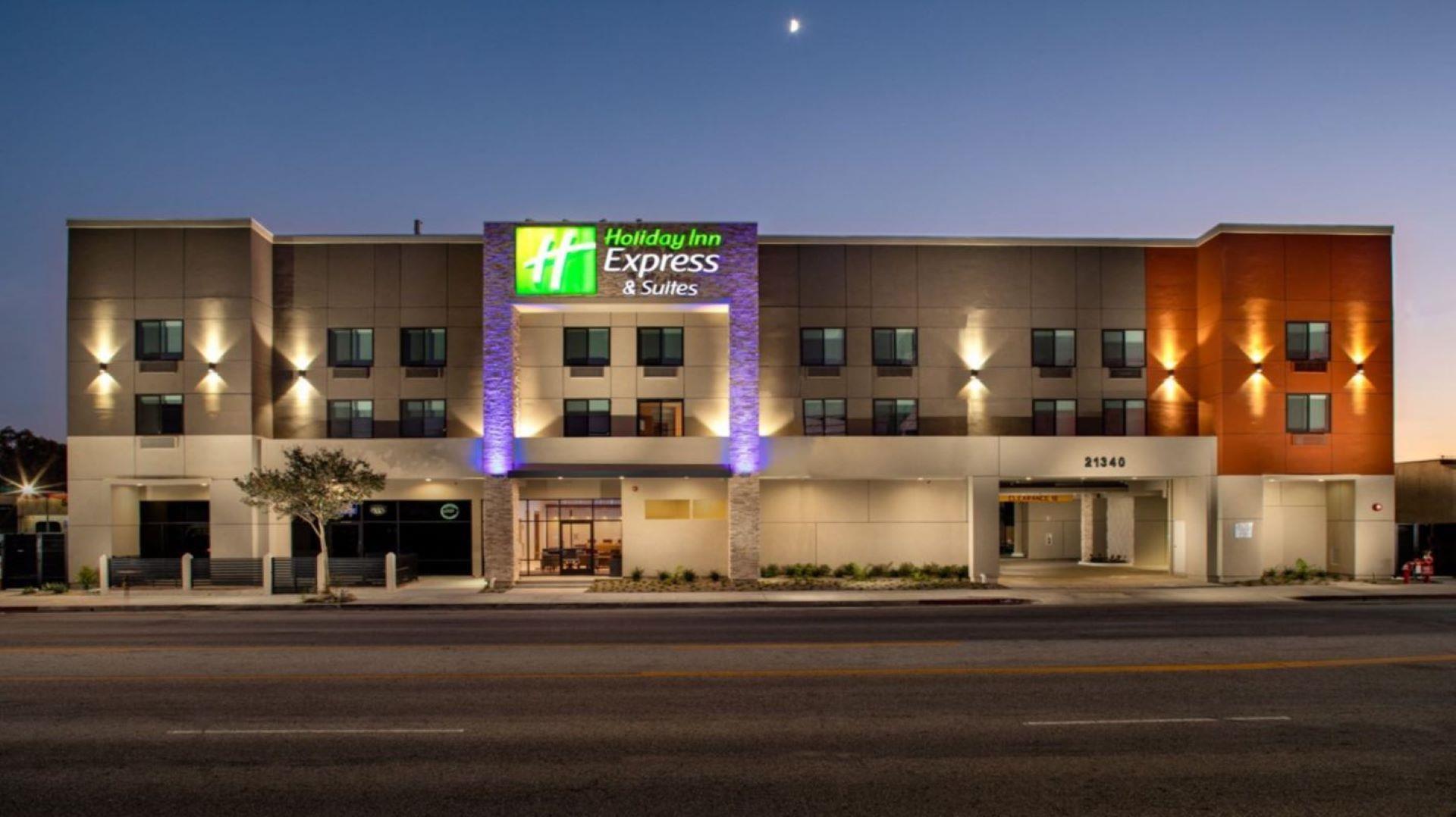 Holiday Inn Express & Suites Chatsworth Hotel in Chatsworth, CA