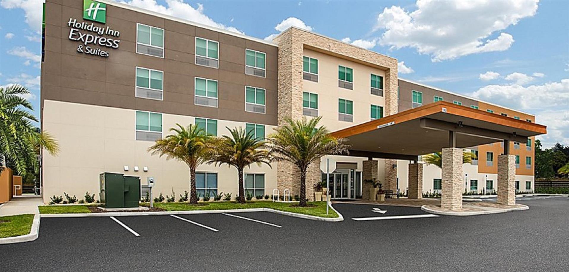 Holiday Inn Express & Suites Deland South in Deland, FL