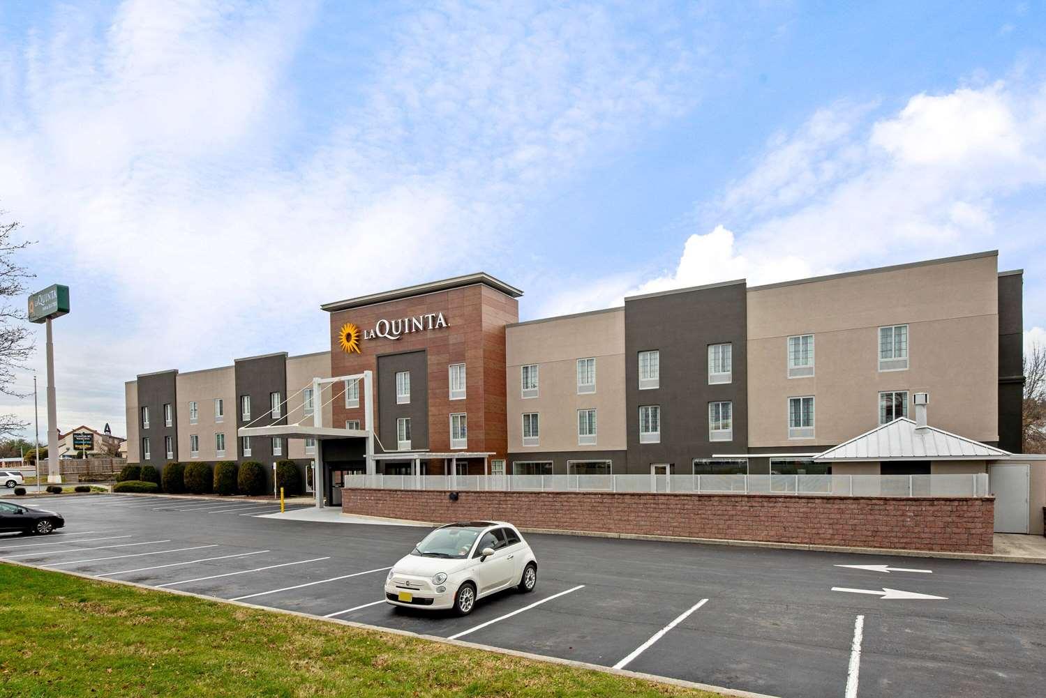 La Quinta Inn & Suites by Wyndham New Cumberland-Harrisburg in New Cumberland, PA