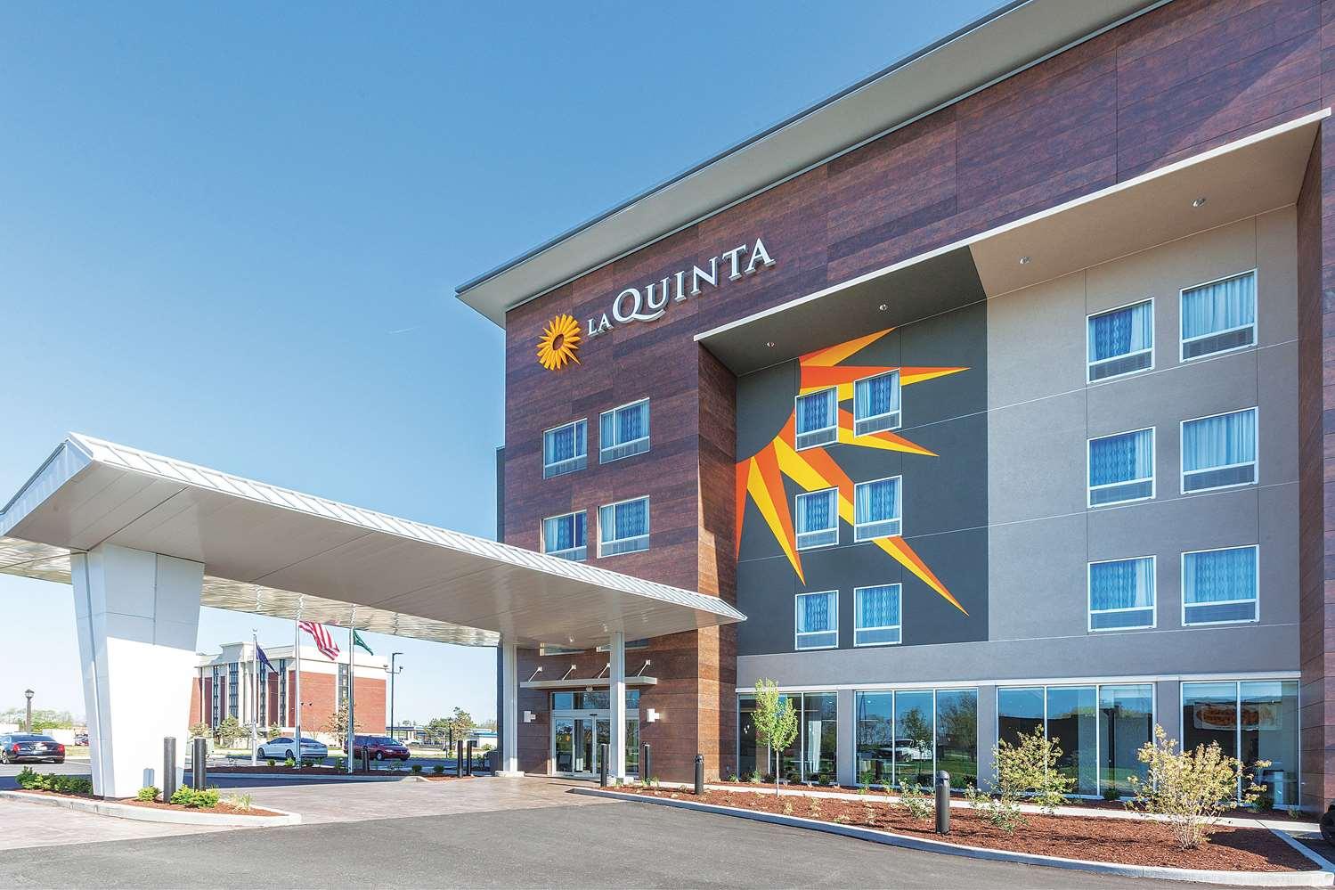 La Quinta Inn & Suites by Wyndham Terre Haute in Terre Haute, IN