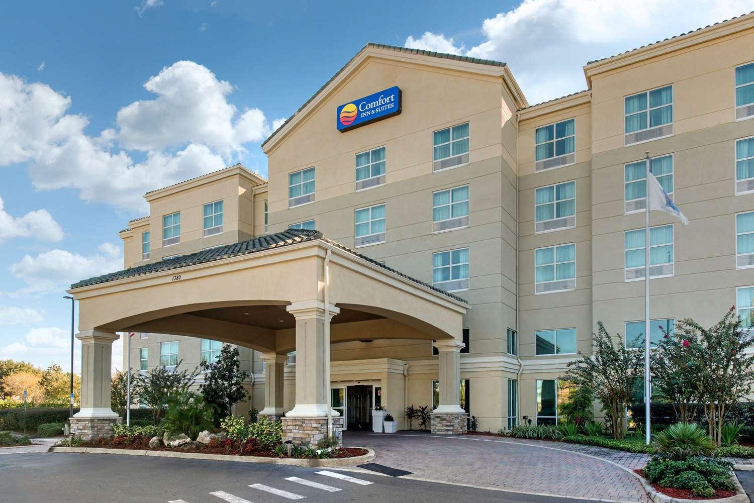 Comfort Inn and Suites in Tavares, FL