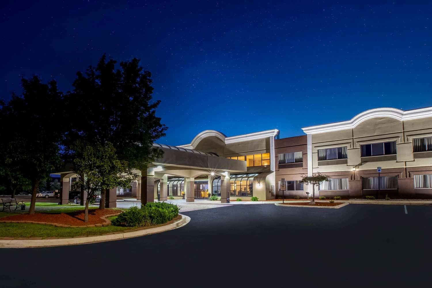 Days Inn & Suites by Wyndham Rochester Hills MI in Rochester Hills, MI