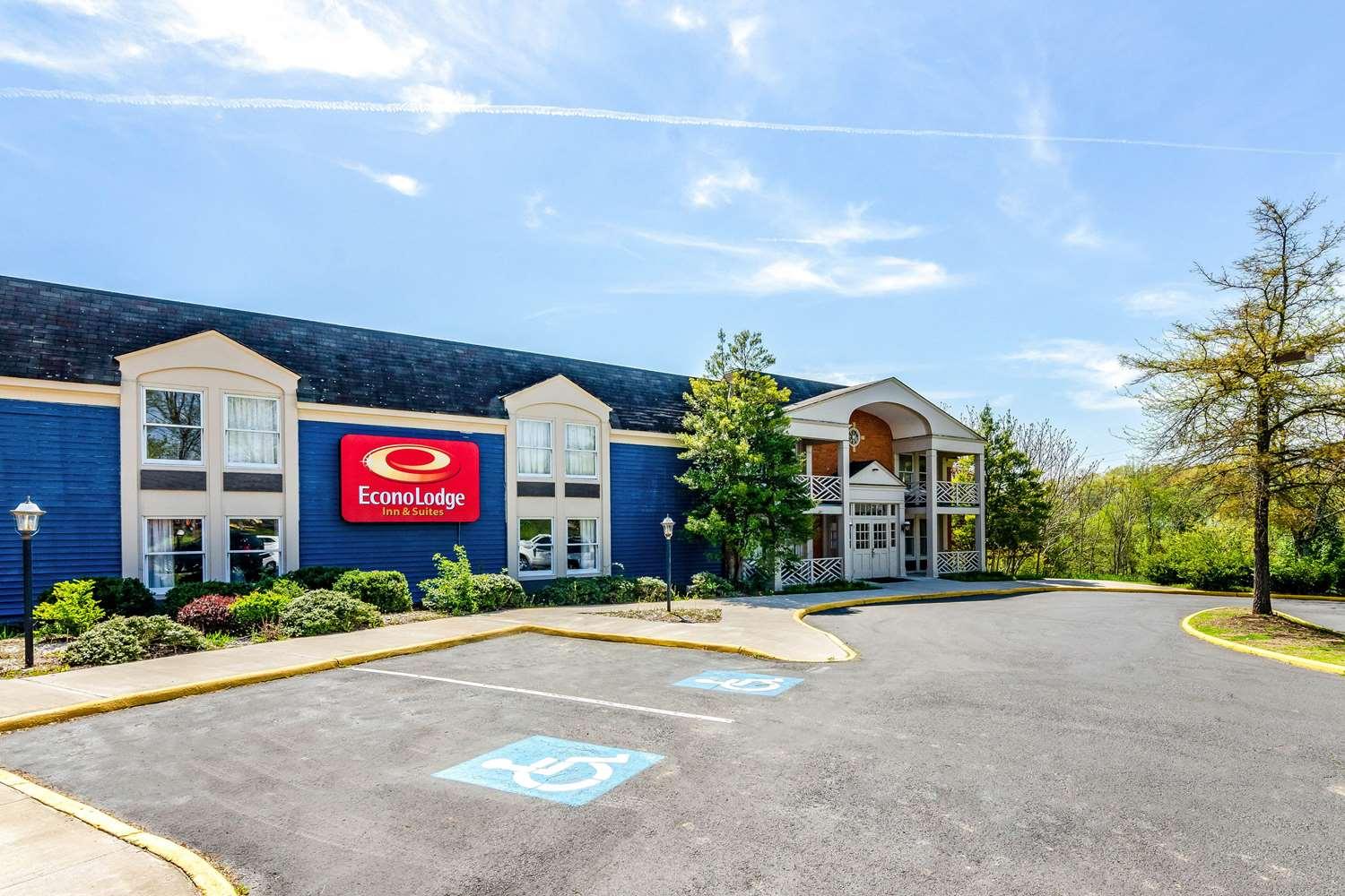 Econo Lodge Inn & Suites Radford-Blacksburg Area in Radford, VA