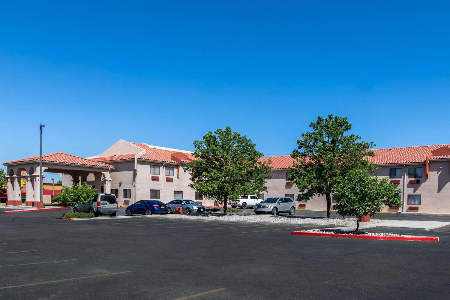 Quality Inn and Suites in Albuquerque, NM