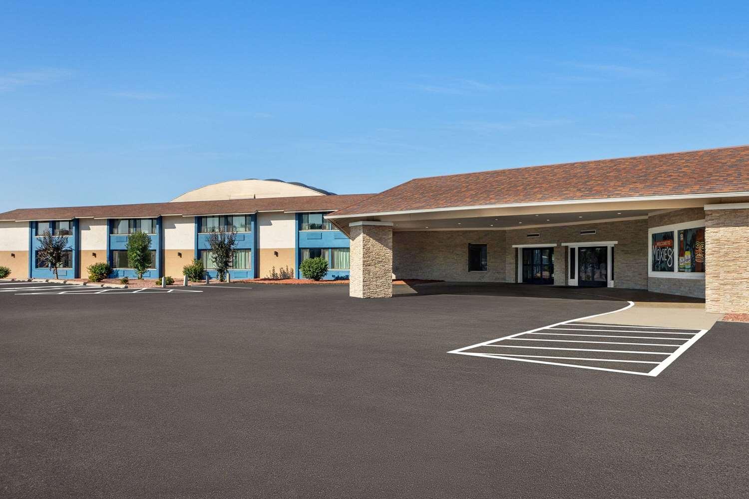 AmericInn by Wyndham La Crosse Riverfront Conference Center in La Crosse, WI