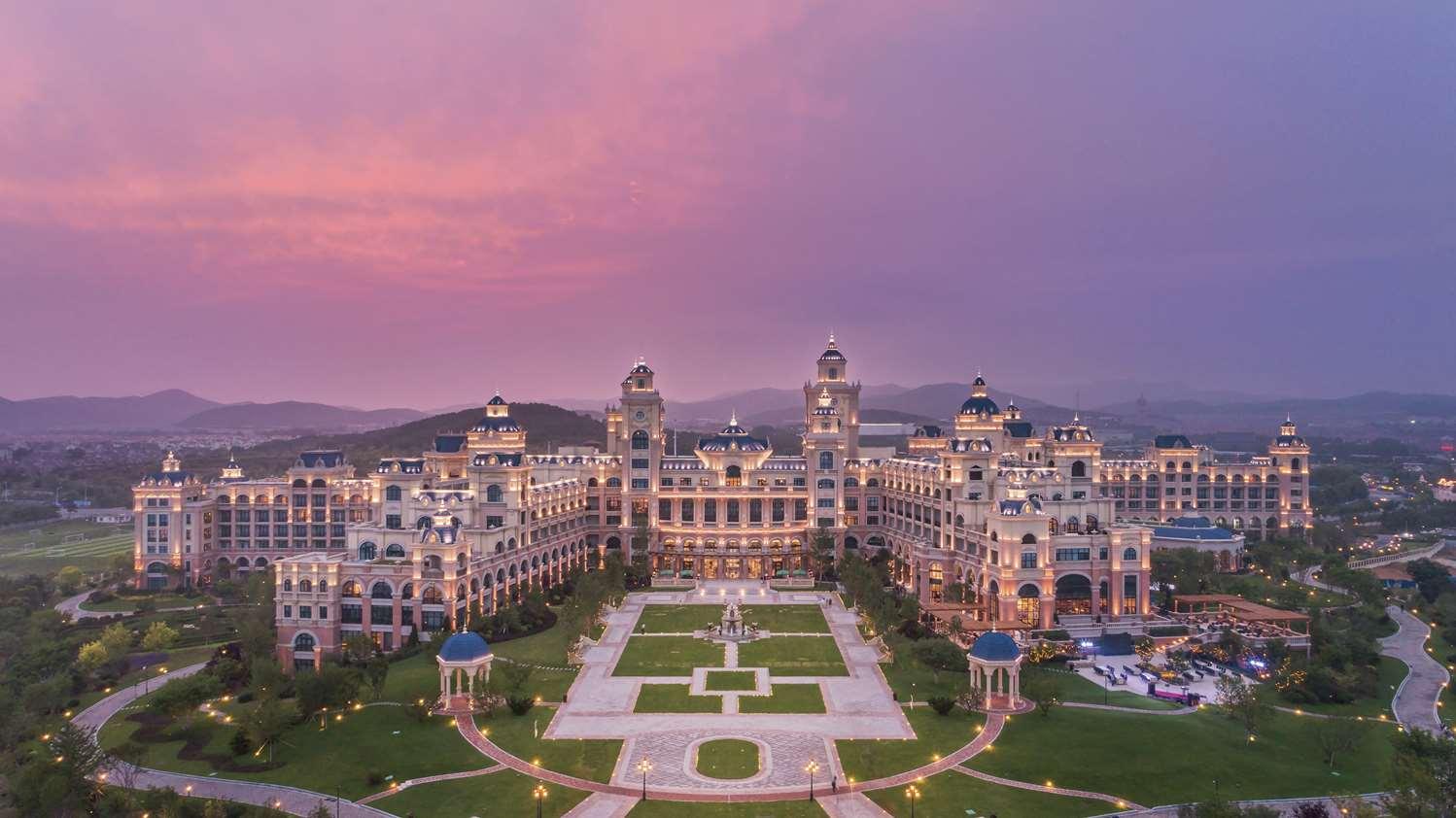 Hilton Dalian Golden Pebble Beach Resort in Dalian, CN