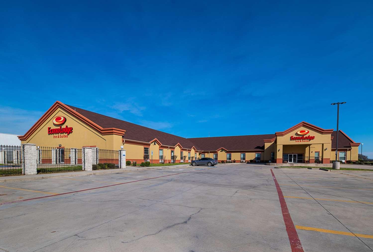 Econo Lodge Inn and Suites Bridgeport in Bridgeport, TX