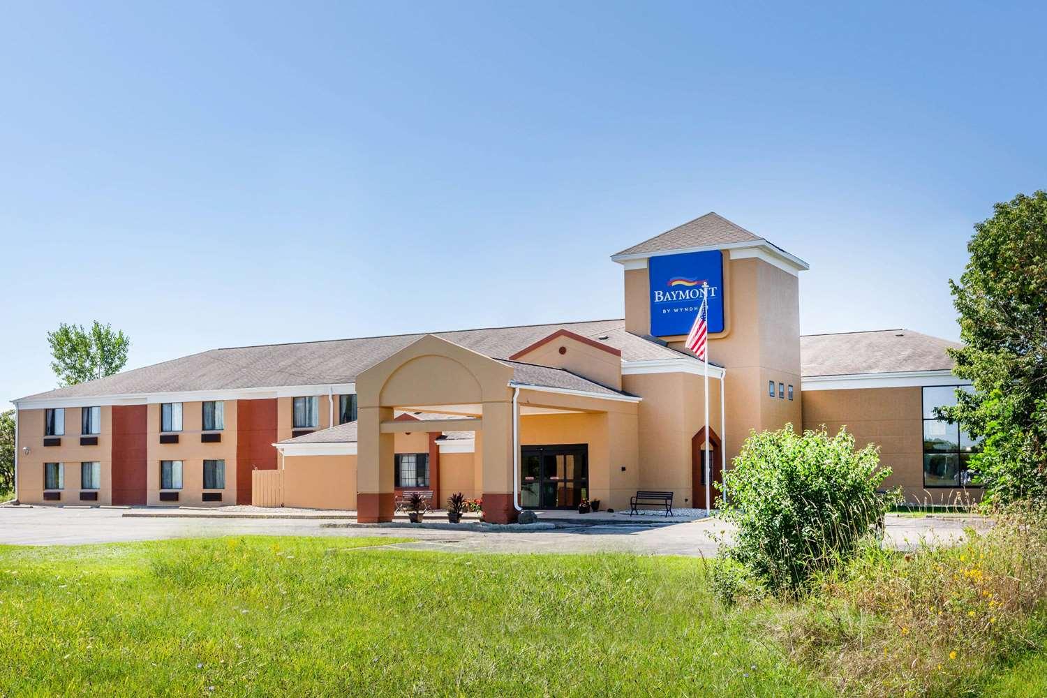 Baymont Inn & Suites by Wyndham Mukwonago in Mukwonago, WI