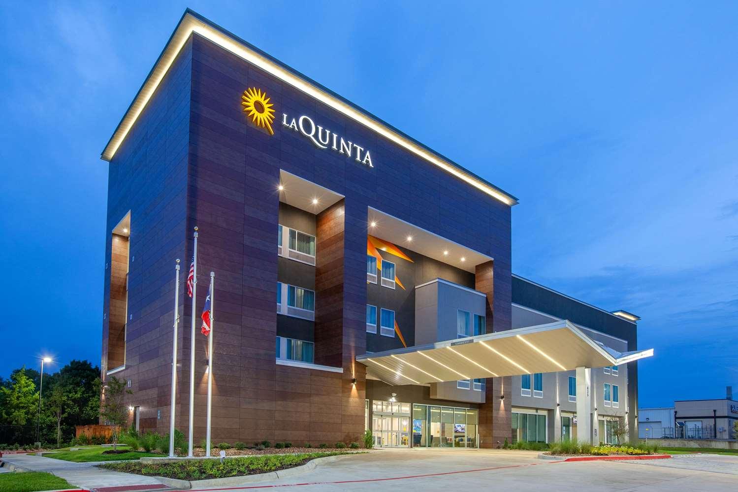 La Quinta Inn & Suites by Wyndham Dallas Duncanville in Duncanville, TX