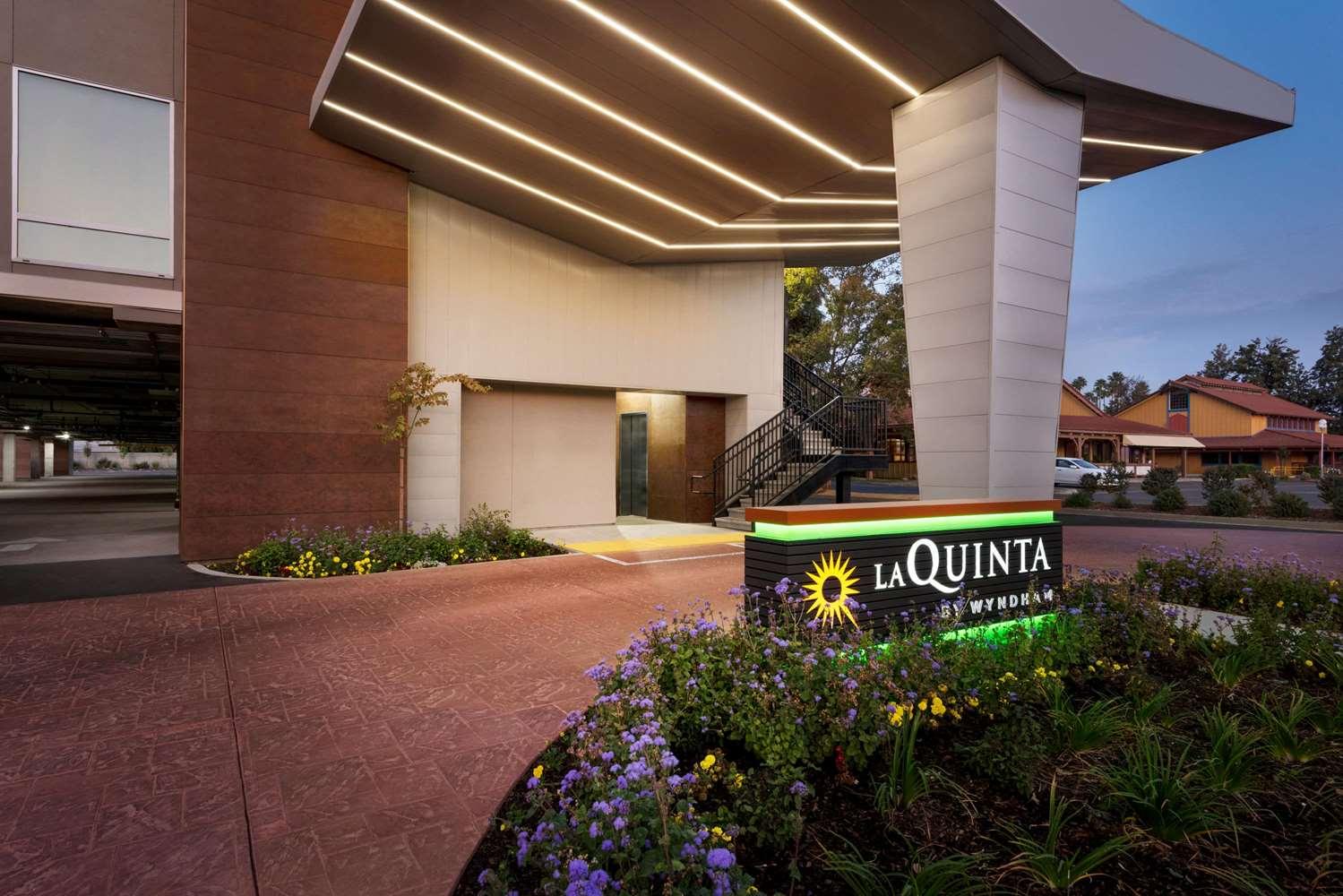 La Quinta Inn & Suites by Wyndham Clovis CA in Clovis, CA