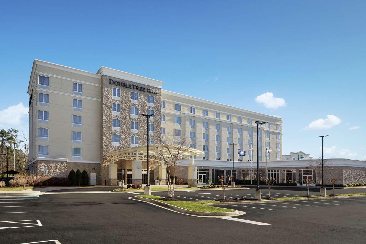 DoubleTree by Hilton Richmond Airport in Sandston, VA