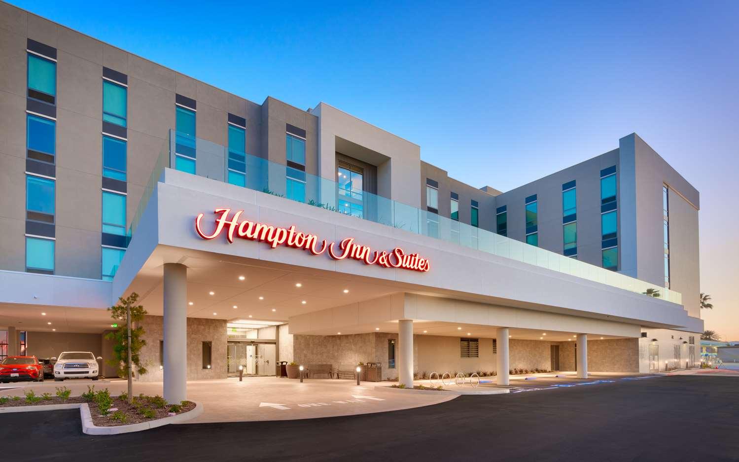 Hampton Inn  & Suites Anaheim Resort Convention Center in Anaheim, CA