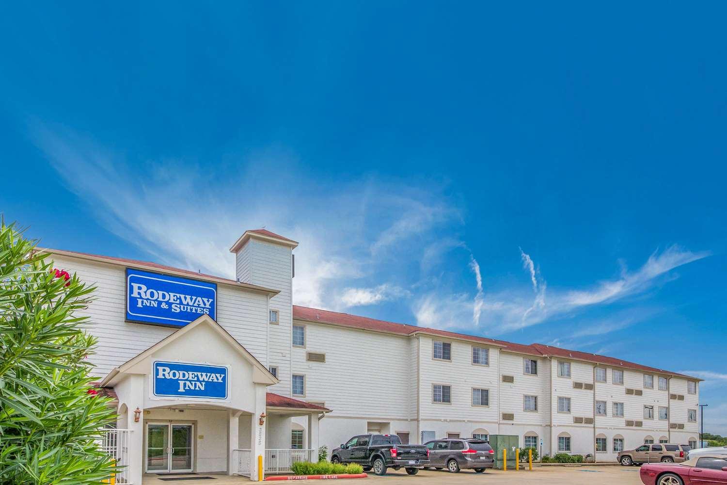 Rodeway Inn and Suites in Port Arthur, TX
