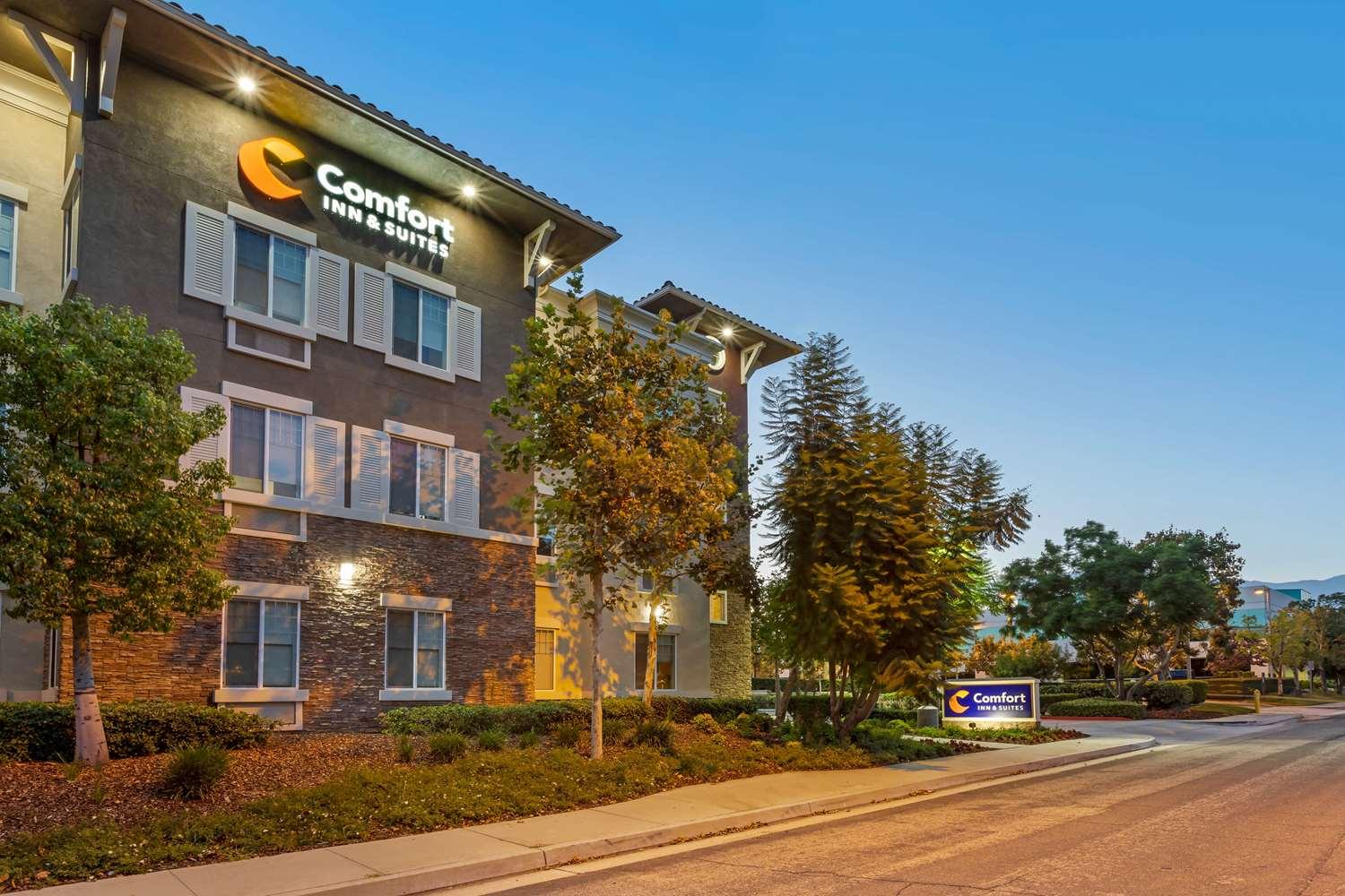 Comfort Inn and Suites Near Ontario Airport in Ontario, CA
