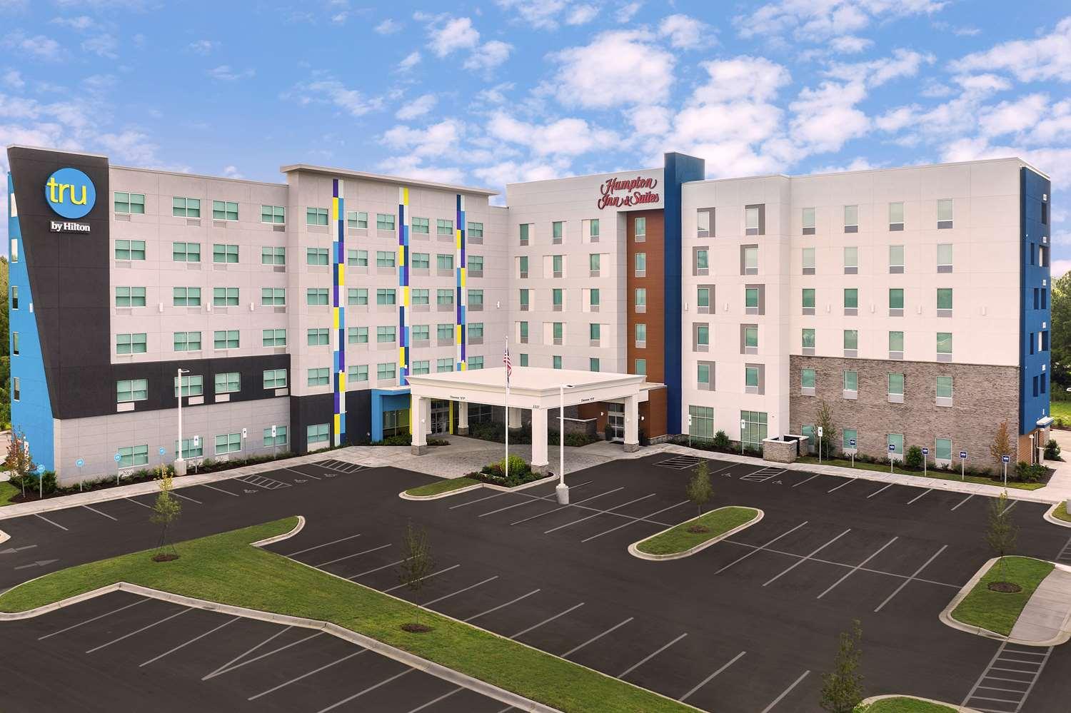 Hampton Inn & Suites Charlotte Airport Lake Pointe in Charlotte, NC