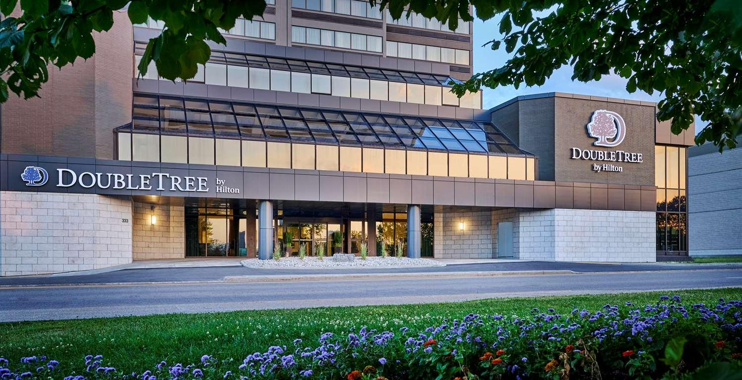 DoubleTree by Hilton Windsor Hotel & Suites in Windsor, ON