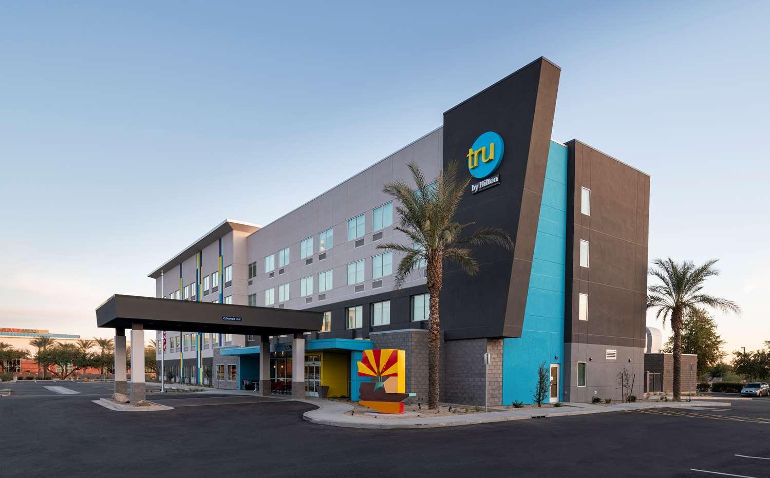 Tru by Hilton Phoenix Glendale Westgate in Glendale, AZ