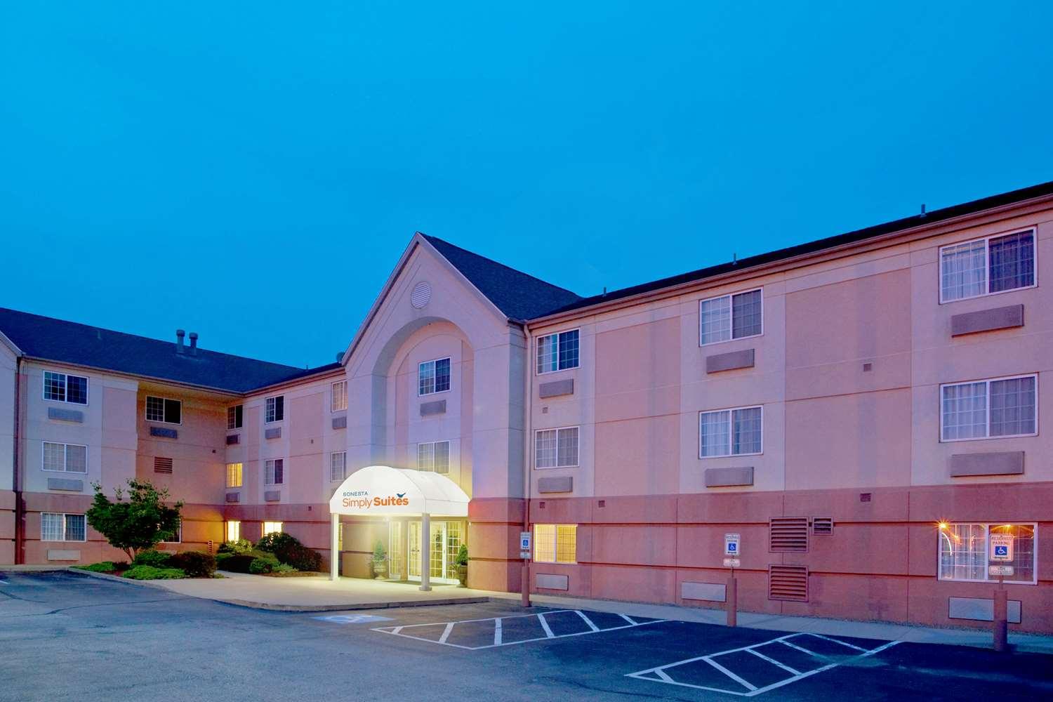 Sonesta Simply Suites Pittsburgh Airport in Pittsburgh, PA