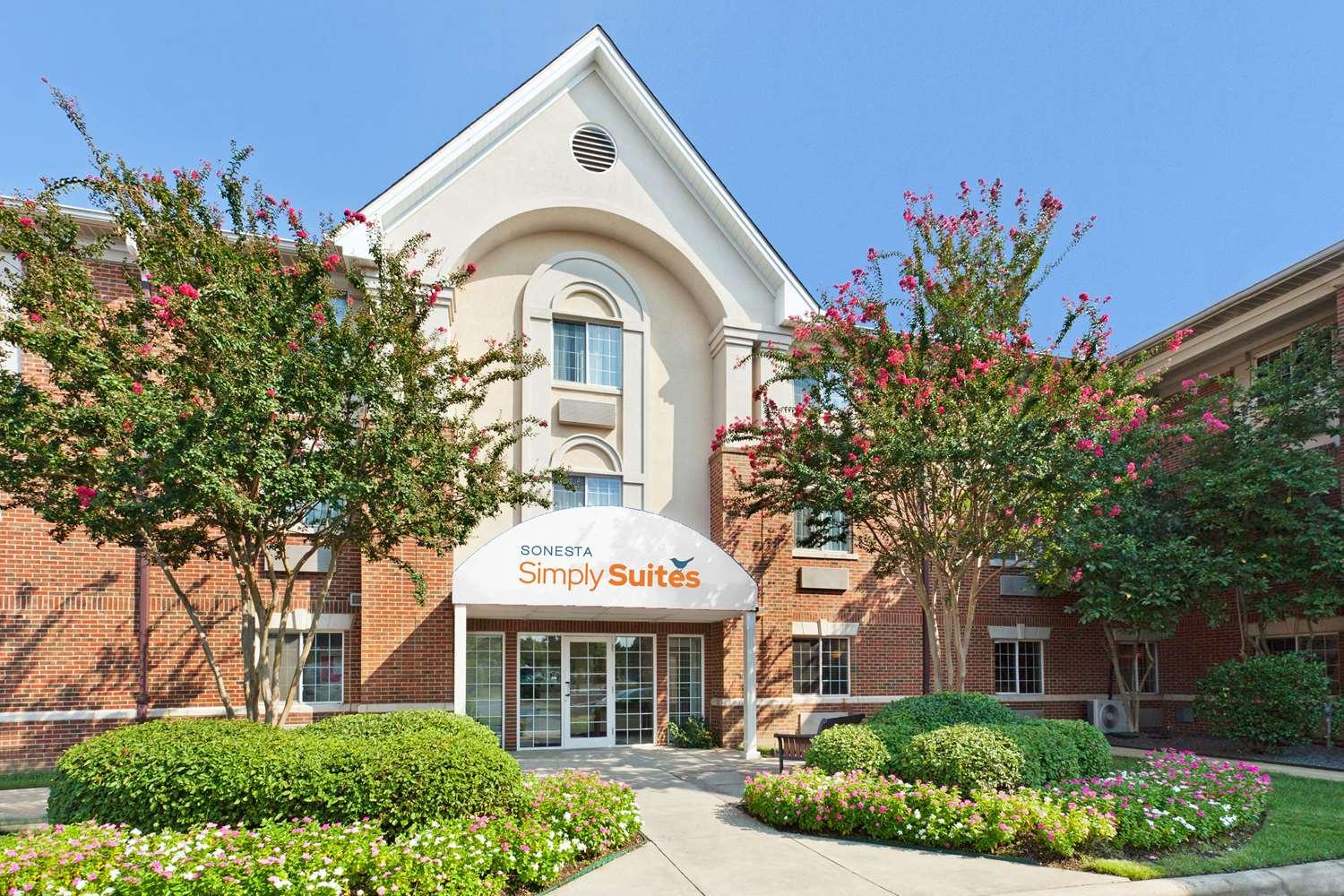 Sonesta Simply Suites Charlotte University in Charlotte, NC