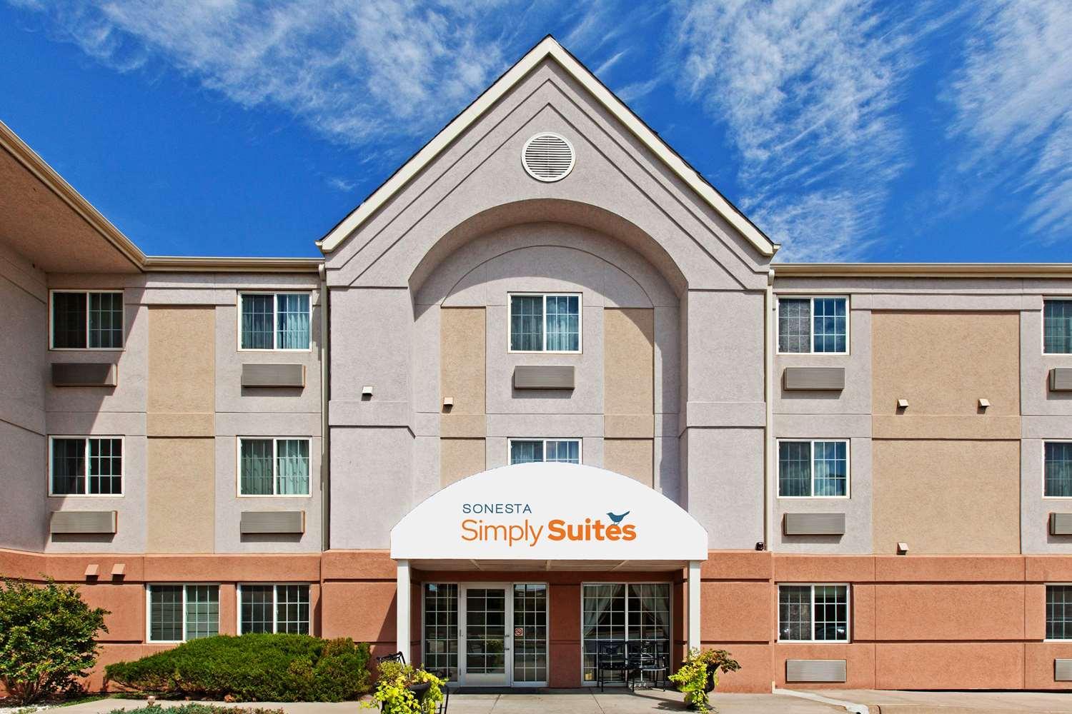 Sonesta Simply Suites Wichita Airport in Wichita, KS