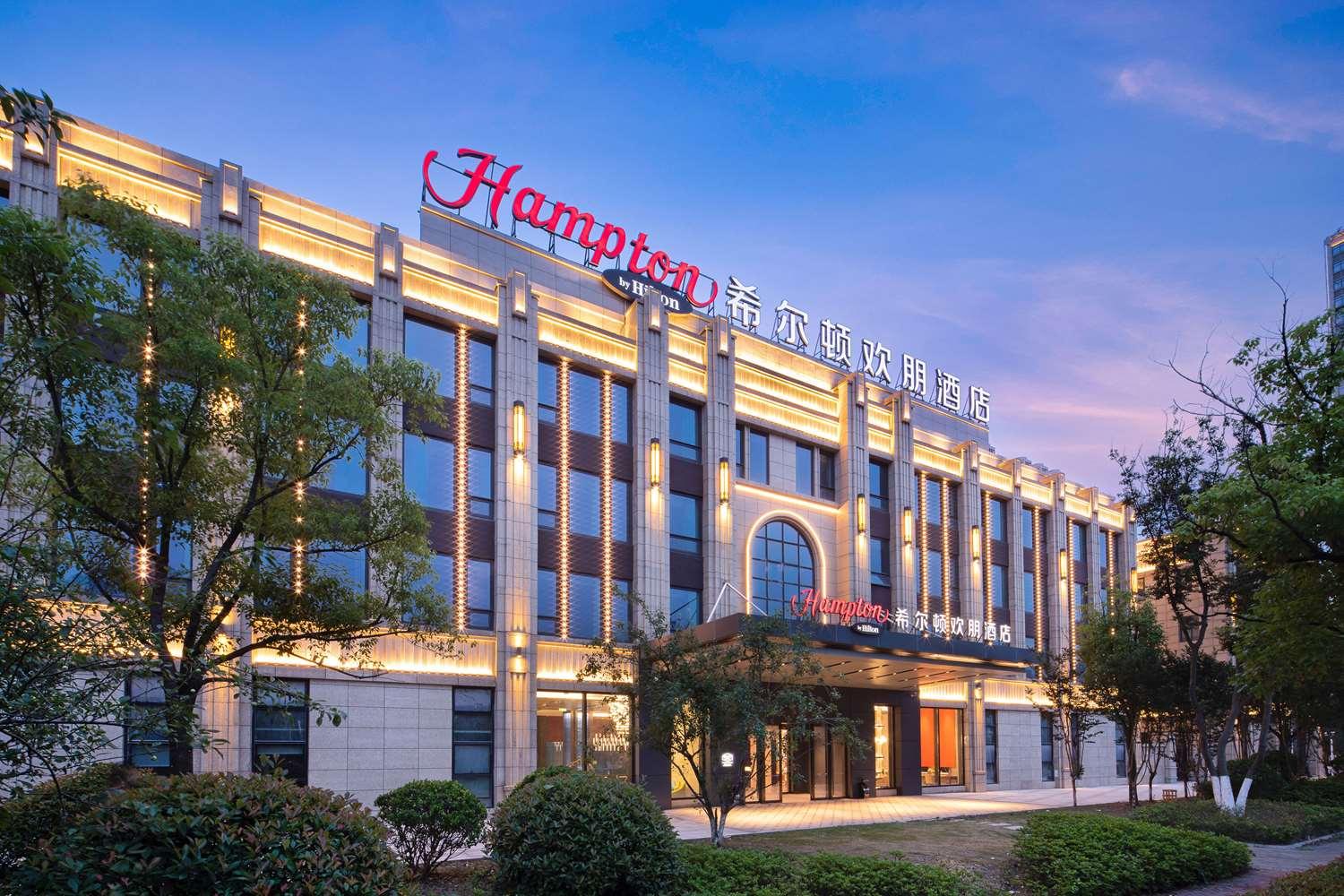 Hampton by Hilton Nantong Railway Station in Nantong, CN