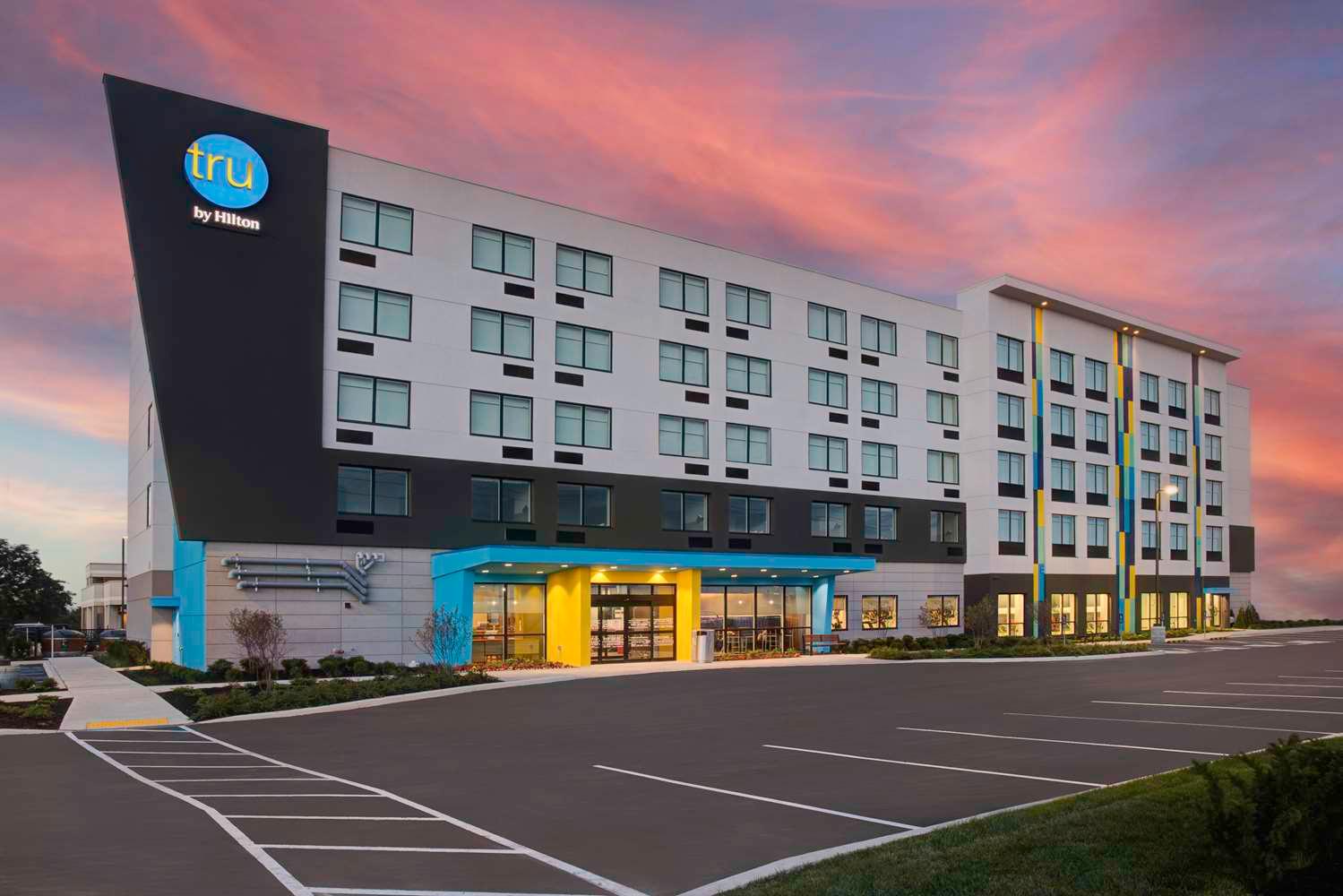 Tru by Hilton Toronto Airport West in Mississauga, ON