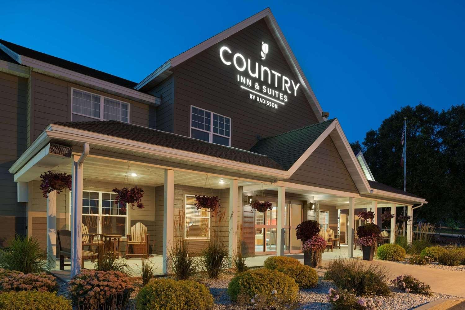 Country Inn & Suites By Radisson, Decorah, IA in Decorah, IA