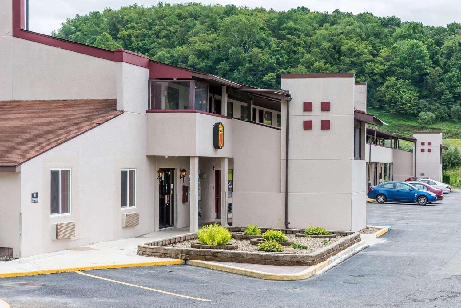 Super 8 by Wyndham Bridgeport/Clarksburg Area in Bridgeport, WV