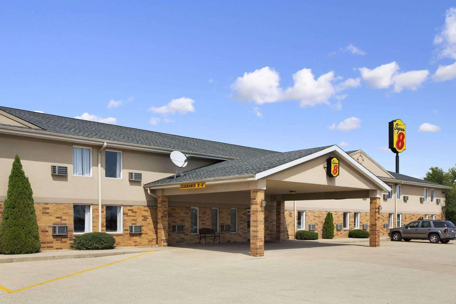 Super 8 by Wyndham Mattoon in Mattoon, IL