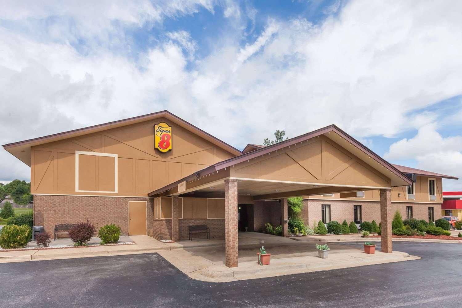 Super 8 by Wyndham Harrison AR in Harrison, AR