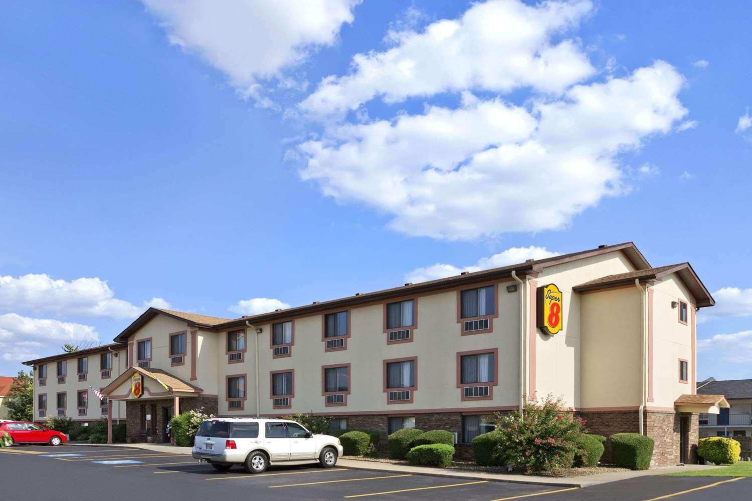 Super 8 by Wyndham Russellville in Russellville, AR