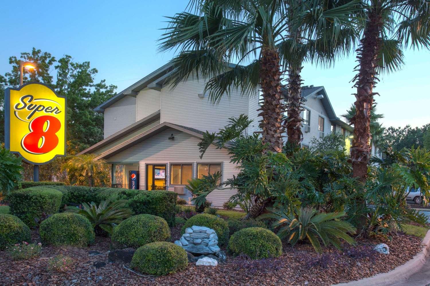 Super 8 by Wyndham Gainesville in Gainesville, FL