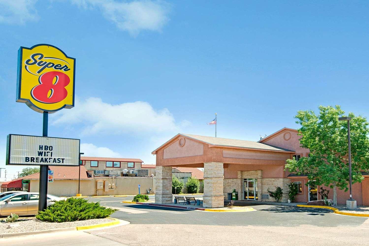 Super 8 by Wyndham Belen NM in Belen, NM