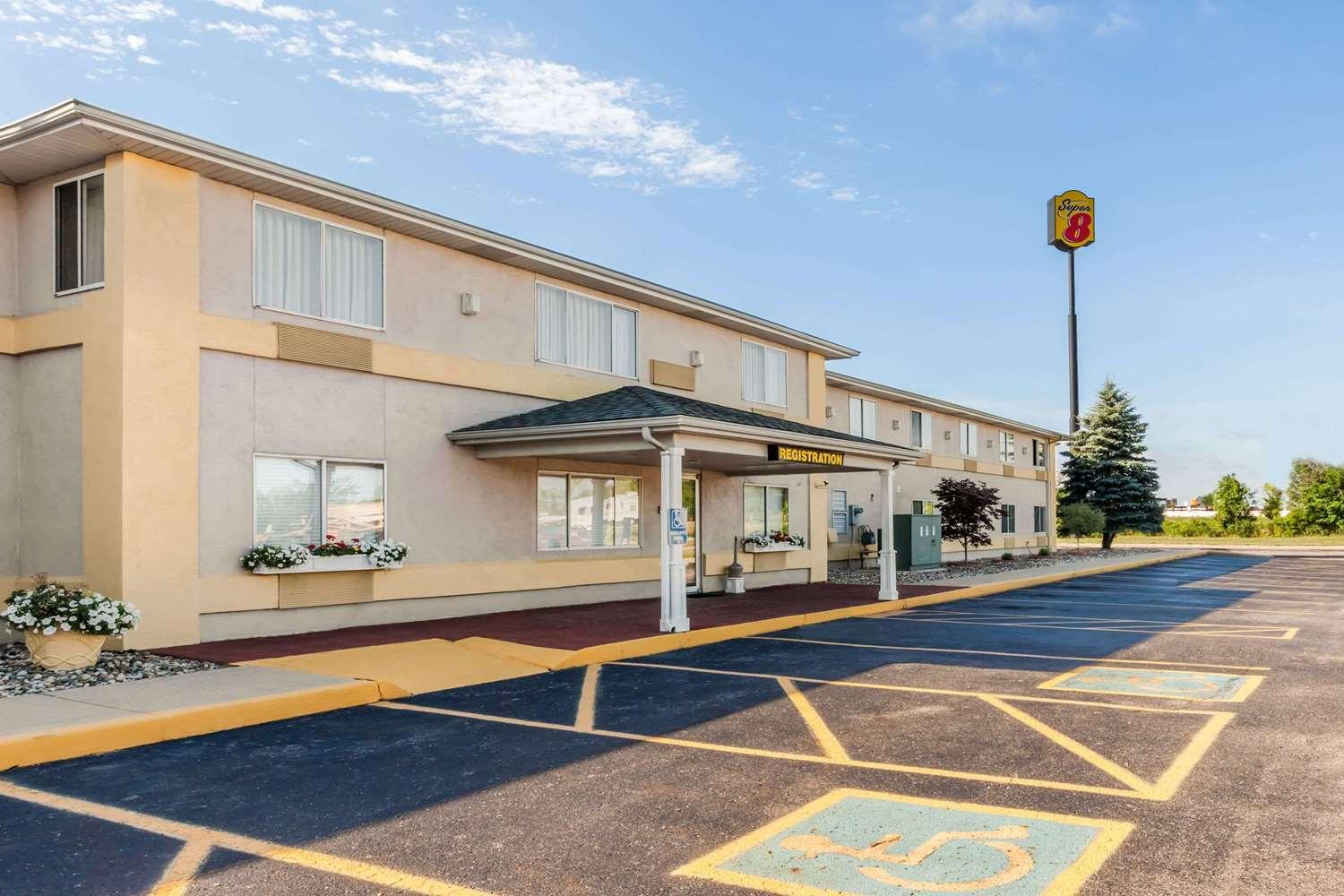 Super 8 by Wyndham Ionia MI in Ionia, MI