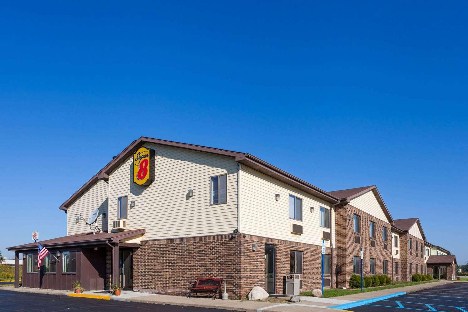 Super 8 by Wyndham Imlay City in Imlay City, MI