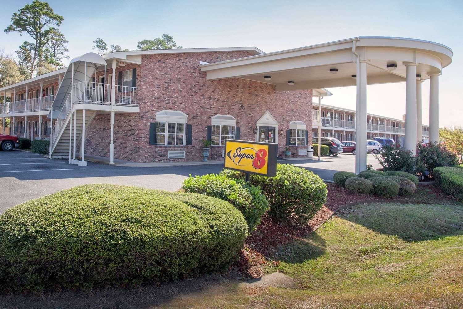 Super 8 by Wyndham Monroe West in West Monroe, LA