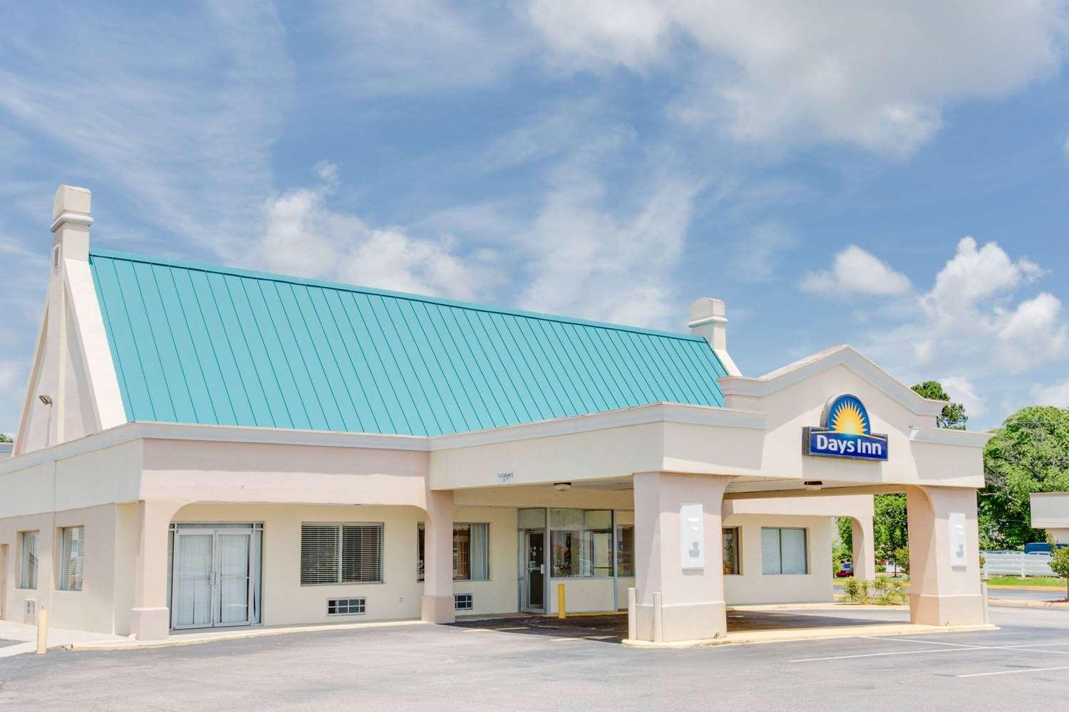 Days Inn by Wyndham Chester in Chester, VA