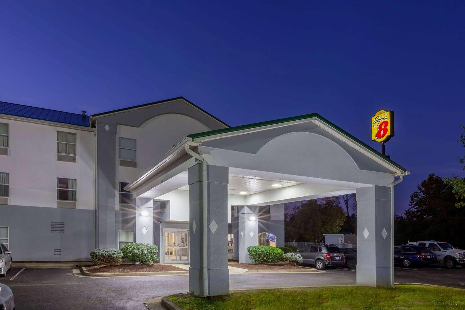 Super 8 by Wyndham La Grange KY in La Grange, KY