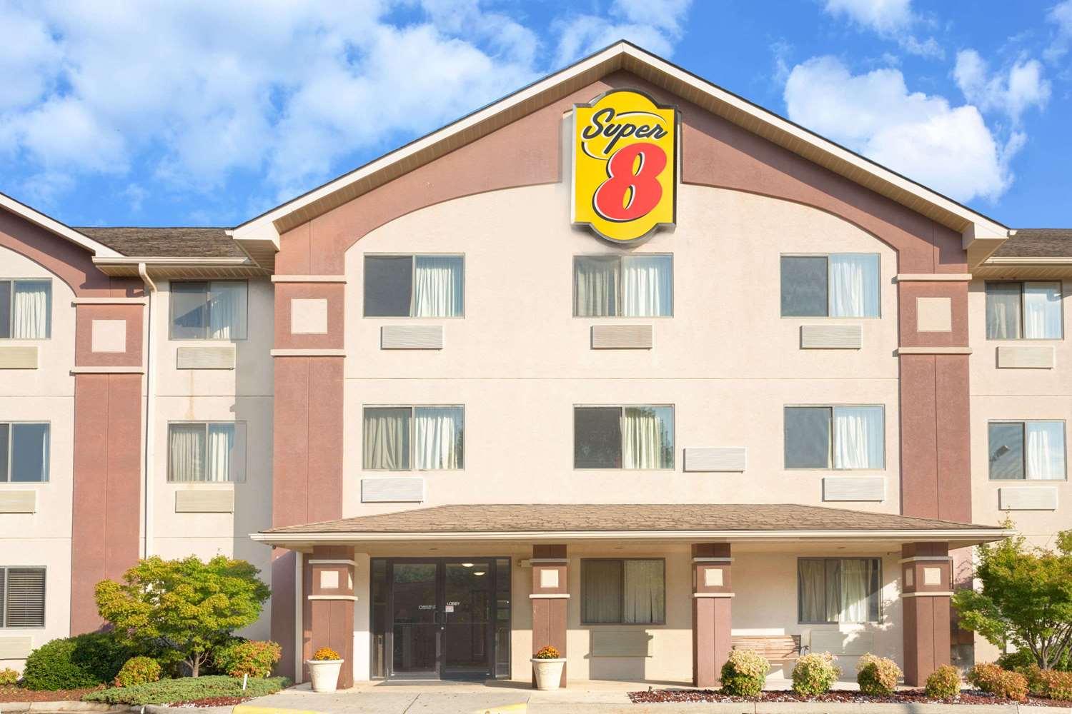 Super 8 by Wyndham Lynchburg VA in Lynchburg, VA