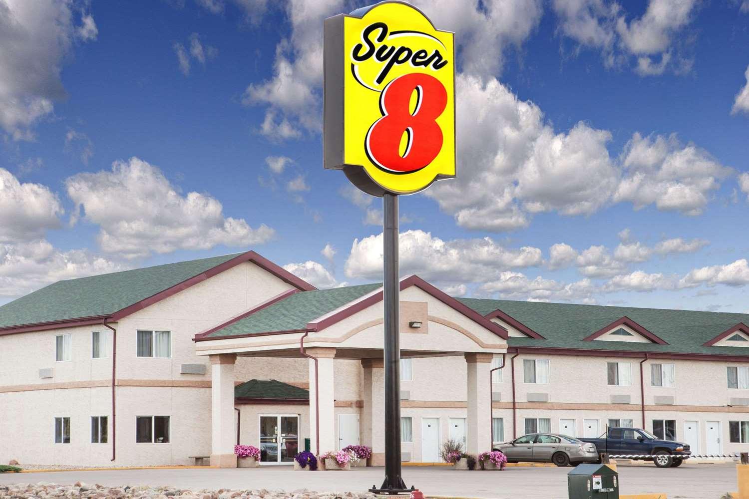 Super 8 by Wyndham Kindersley in Kindersley, SK