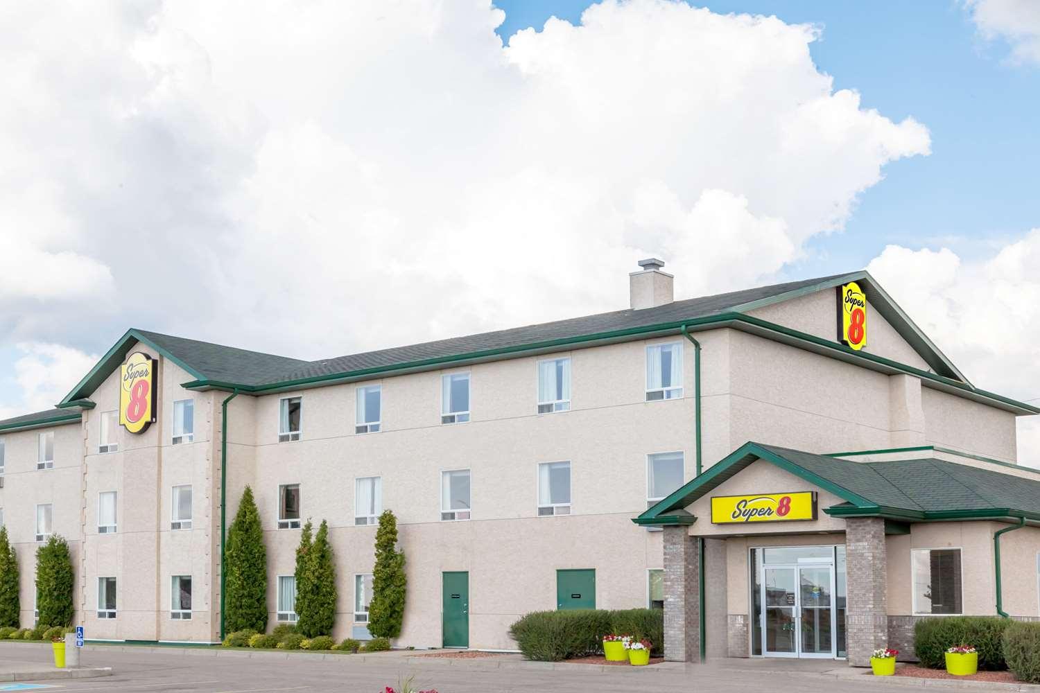 Super 8 by Wyndham Prince Albert in Prince Albert, SK