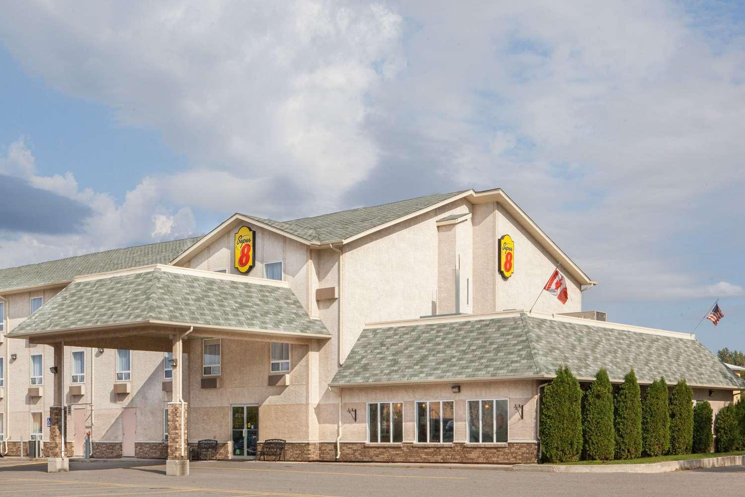 Super 8 by Wyndham Fort Frances in Fort Frances, ON