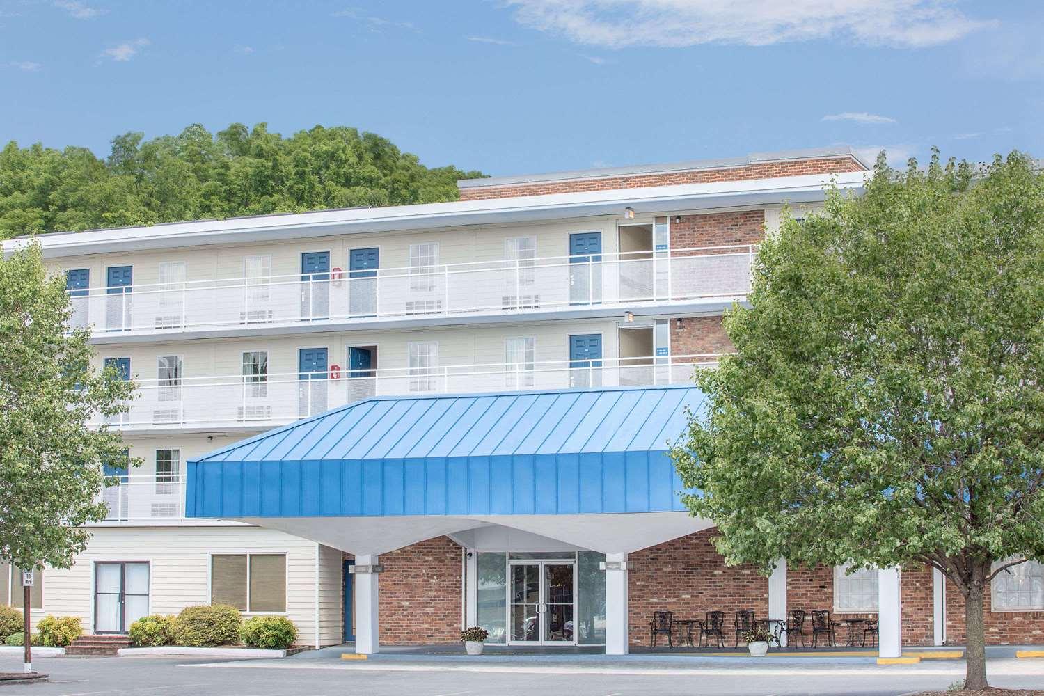 Howard Johnson by Wyndham Staunton in Staunton, VA